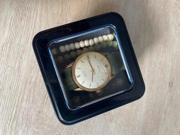 Horloge + armbandjes beschikbaar voor biedingen