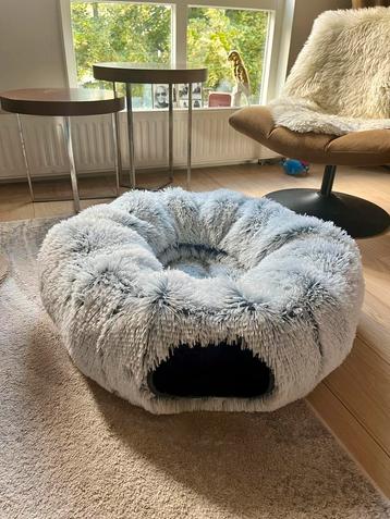 Super fijne kattenmand donut beschikbaar voor biedingen