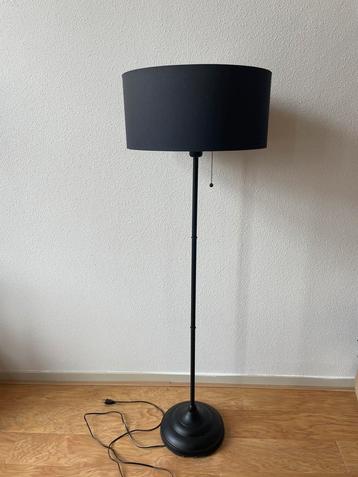 Zwarte vloerlamp (146cm)