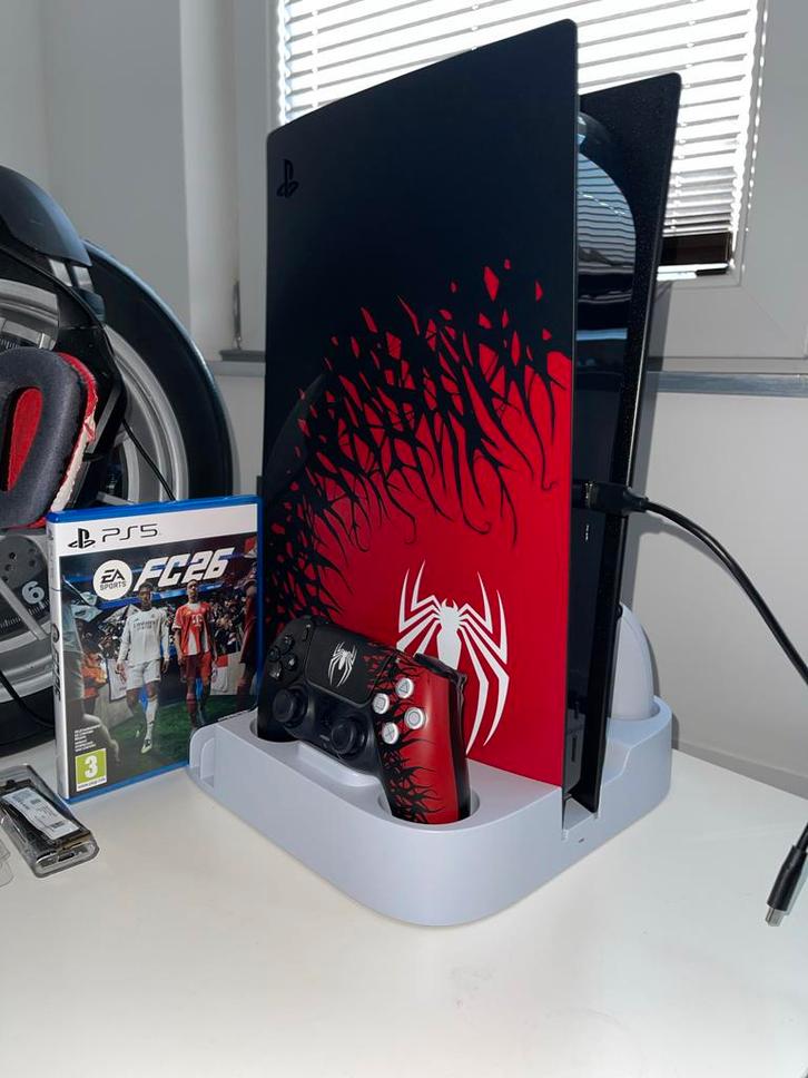PS5 Spiderman Editie + Games (FC26, UFC5) + Extra's, Spelcomputers en Games, Spelcomputers | Sony PlayStation 5, Zo goed als nieuw