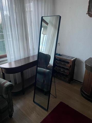 Strakke Zwarte Spiegel - Moderne Look beschikbaar voor biedingen