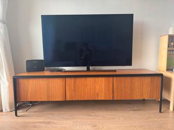 Kave Home Nadyria TV Kast - Walnoot Fineer beschikbaar voor biedingen