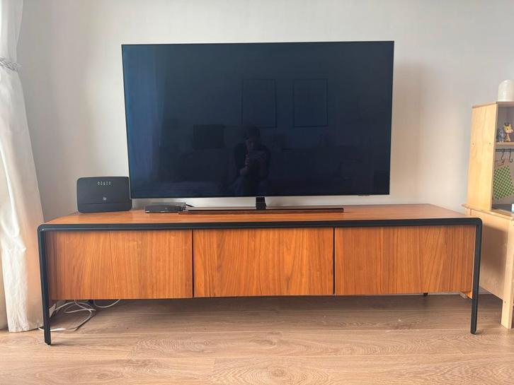 Kave Home Nadyria TV Kast - Walnoot Fineer, Huis en Inrichting, Kasten | Televisiemeubels, Gebruikt, Minder dan 100 cm, 150 tot 200 cm