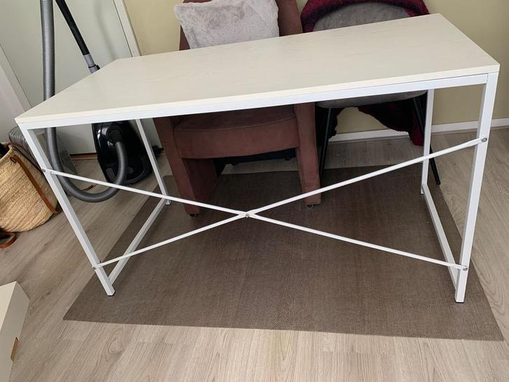Wit compact bureau, Huis en Inrichting, Bureaus, Zo goed als nieuw, Bureau, Ophalen