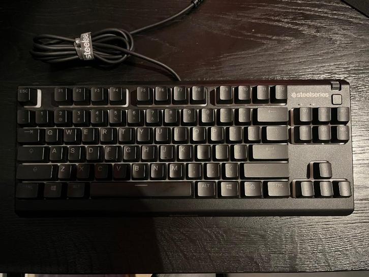 SteelSeries Apex 3 – Waterbestendig RGB Gaming Toetsenbord, Computers en Software, Toetsenborden, Zo goed als nieuw, Qwerty, Bedraad