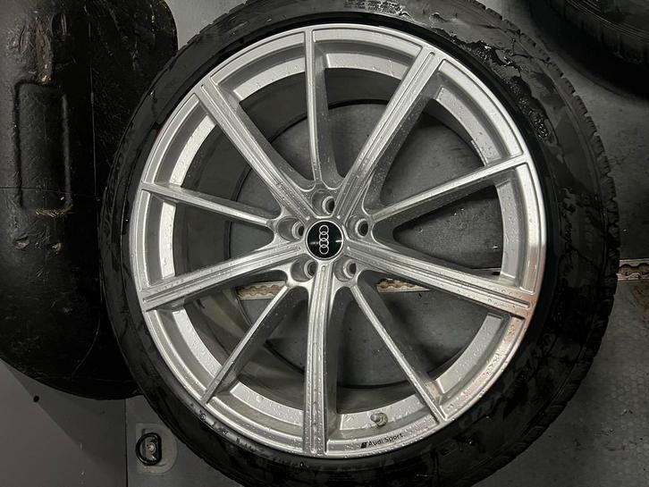 Audi RSQ8 Q8 (Audi sport), Auto-onderdelen, Banden en Velgen, Banden en Velgen, Winterbanden, Overige maten, 275 mm, Personenwagen