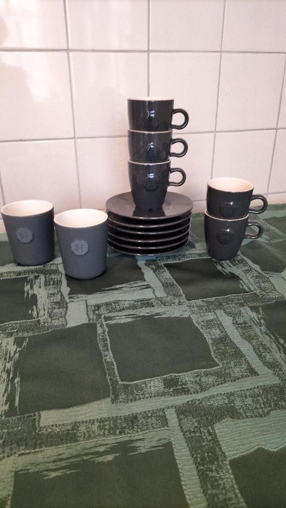 D.E, Senseo mokjes grijs met schotel - en 2 grotere mokken, Nieuw, Ophalen of Verzenden, Overige stijlen, Kop(pen) en/of Schotel(s)
