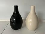 Gratis af te halen! Twee mooie, nieuwe vaasjes zwart/crème., Huis en Inrichting, Woonaccessoires | Vazen, Ophalen, Steen, Zwart