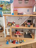 Leuk poppenhuis met meubels en poppetjes!, Kinderen en Baby's, Ophalen, Gebruikt, Poppenhuis