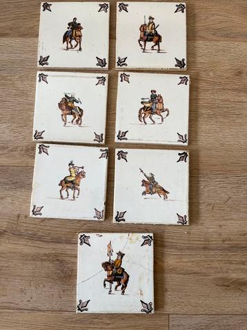 Antieke tegels met ruiters, set van 7 stuks. Handbeschilderd beschikbaar voor biedingen