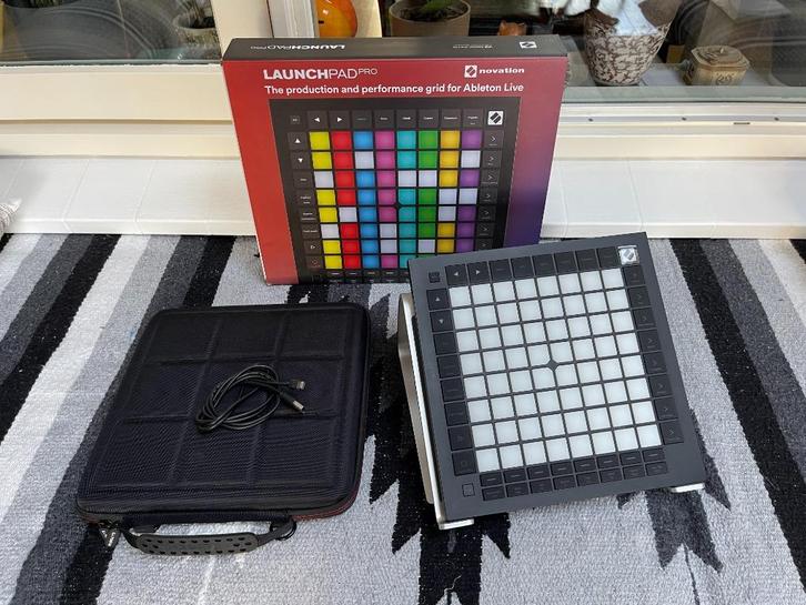 Novation Launchpad Pro MK3, Muziek en Instrumenten, Midi-apparatuur, Zo goed als nieuw, Ophalen of Verzenden