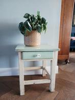 Leuk vintage bijzettafeltje, plantentafeltje, nachtkastje, Huis en Inrichting, Tafels | Bijzettafels, 45 tot 60 cm, Minder dan 55 cm