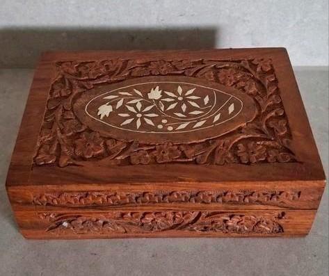 Vintage houtsnijwerk kistje, Huis en Inrichting, Woonaccessoires | Kisten, Zo goed als nieuw, Minder dan 50 cm, Minder dan 50 cm