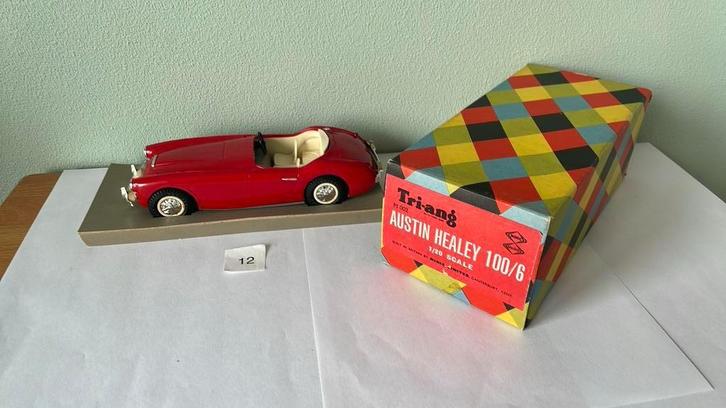 Austin healey 100-6 van Triang op batterijen met orig doos o, Hobby en Vrije tijd, Modelauto's | 1:43, Zo goed als nieuw, Auto