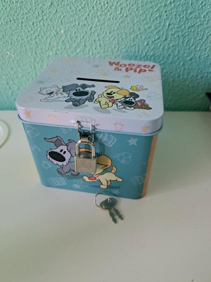 Leuke woezel en pip spaarpot, Verzamelen, Spaarpotten, Gebruikt, Metaal of Blik, Ophalen of Verzenden
