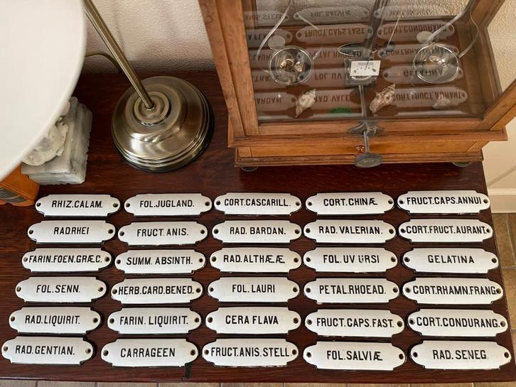 Porceleinen apotheek apotheker schildjes apothekerskast, Antiek en Kunst, Antiek | Keramiek en Aardewerk, Ophalen of Verzenden