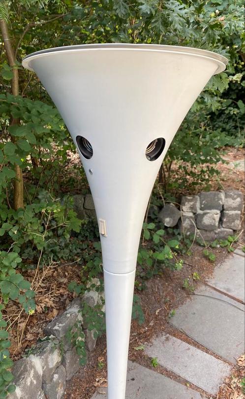 Witte metalen staande lamp vloerlamp, Huis en Inrichting, Lampen | Vloerlampen, Ophalen