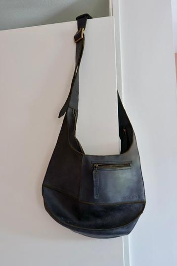 Leren schoudertas Chick on a mission. Design Patricia Bos. beschikbaar voor biedingen