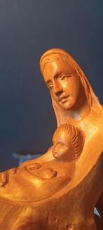 H. Maria met kind, religieuze sculptuur walnoot,,ong 15 cm, Ophalen of Verzenden