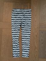 Leuke zgan witte met zwarte zigzag legging EK mt 110/116, Kinderen en Baby's, Kinderkleding | Maat 110, Broek, Europe Kids, Meisje