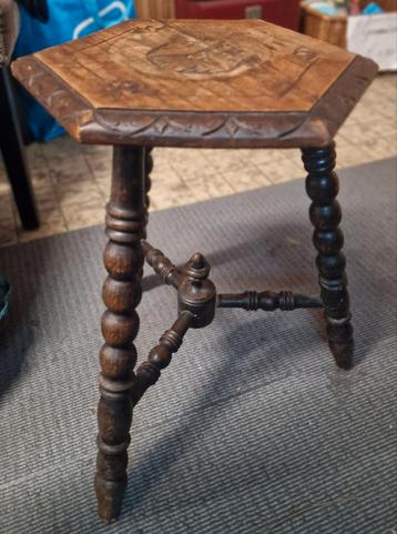 Houten bijzettafeltje - 37cm doorsnee, 50cm hoog beschikbaar voor biedingen