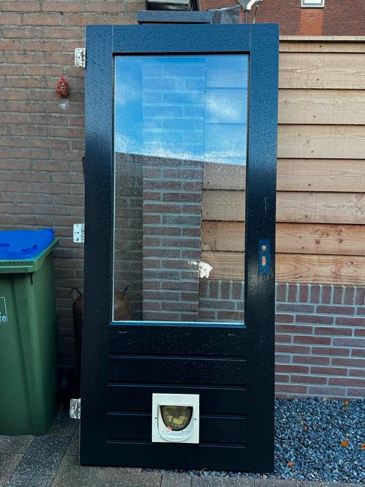 Mooie Buitendeur met Glas en Kattenluik, Doe-het-zelf en Verbouw, Deuren en Horren, Gebruikt, Buitendeur, 200 tot 215 cm, 80 tot 100 cm
