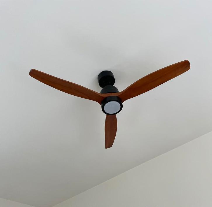 Notenhout plafondvenfilator nieuw in doos, Witgoed en Apparatuur, Ventilatoren, Nieuw, Plafondventilator, Ventilator met afstandsbediening