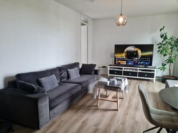 4 seater sofa with a bench beschikbaar voor biedingen