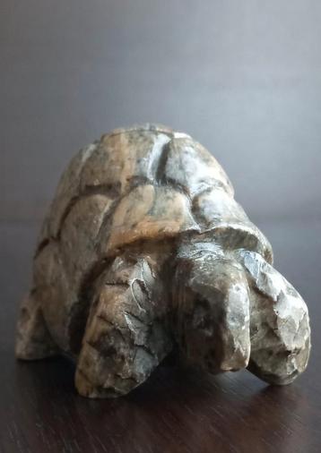 Beeld gesneden schildpad - CARVED STONE FIGURE OF A TURTLE beschikbaar voor biedingen
