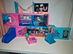 L.O.L fashion show house (skate baan) inclusief poppen, Ophalen, Zo goed als nieuw, Poppenhuis