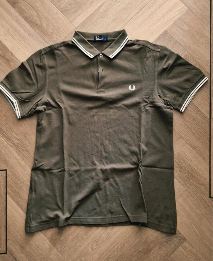 Nw.  ongedragen orig. Fred Perry polo groen / beige mt. L, Kleding | Heren, Polo's, Nieuw, Maat 52/54 (L), Groen, Ophalen of Verzenden