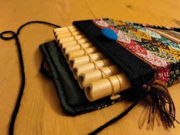 Panfluit uit Peru met hoes (11 bamboe pijpjes) beschikbaar voor biedingen