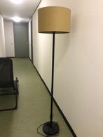 Staande lamp met gouden kap, Ophalen, Zo goed als nieuw, Metaal, 150 tot 200 cm