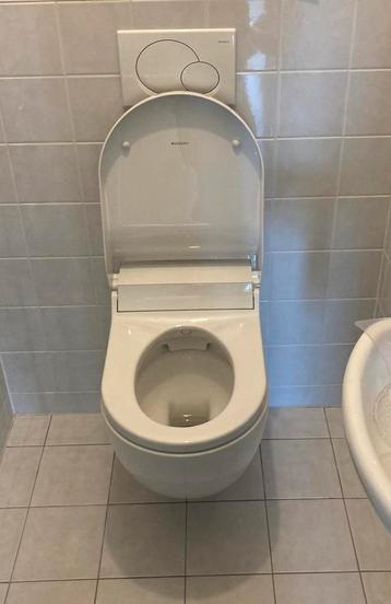 Geberit AquaClean Tuma Classic beschikbaar voor biedingen