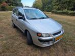 Mitsubishi Space Star 1.6 Family 2005 Grijs, Auto's, Mitsubishi, Voorwielaandrijving, 4 cilinders, Handgeschakeld, Particulier