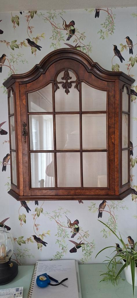 Houten Wandvitrinekast met Slot, Antiek en Kunst, Antiek | Meubels | Kasten, Ophalen of Verzenden