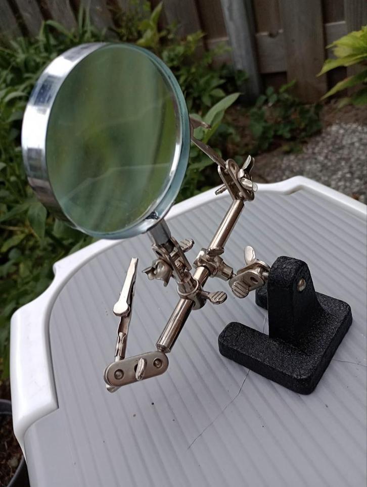 Loep met Klemmen - Handige Hulp, Hobby en Vrije tijd, Vergrootglazen, Loepen en Loeplampen, Gebruikt, Vergrootglas of Loep, Ophalen of Verzenden