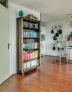 Stevige landelijke boekenkast op poten donker hout, Ophalen, Met plank(en), Gebruikt, 50 tot 100 cm