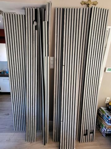 Restjes van een klus wandplaten acoustisch beschikbaar voor biedingen