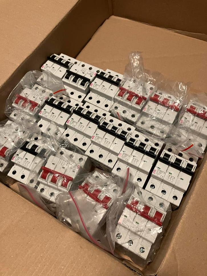 17x Nieuwe Stroomonderbrekers / Zekeringautomaten, Doe-het-zelf en Verbouw, Elektra en Kabels, Nieuw, Schakelaar, Ophalen of Verzenden