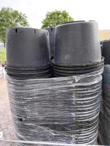 Kweekpotten diverse maten beschikbaar voor biedingen