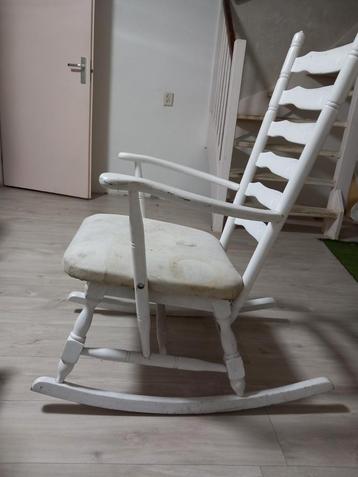Witte Schommelstoel beschikbaar voor biedingen