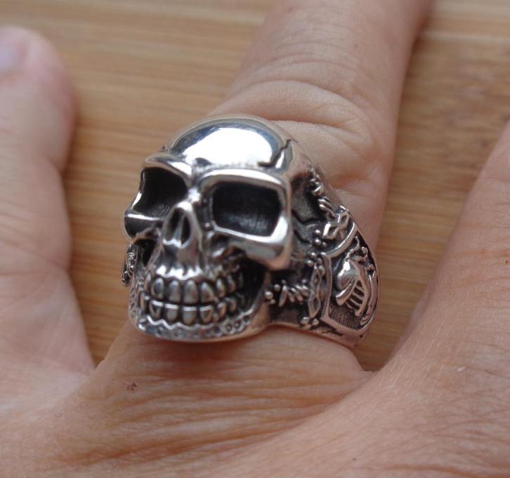 zilveren biker skull ring [134], Sieraden, Tassen en Uiterlijk, Ringen, Zo goed als nieuw, Dame, 18 tot 19, Zilver, Zilver, Verzenden