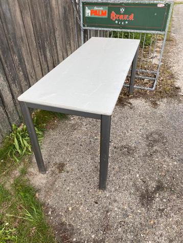Werktafel beschikbaar voor biedingen