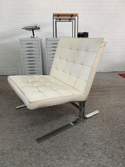 Fauteuil wit leren Italiaanse Barcelona Chair style jaren 6, Huis en Inrichting, Fauteuils, Ophalen of Verzenden