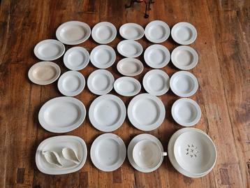 Wedgwood Creamware servies  beschikbaar voor biedingen