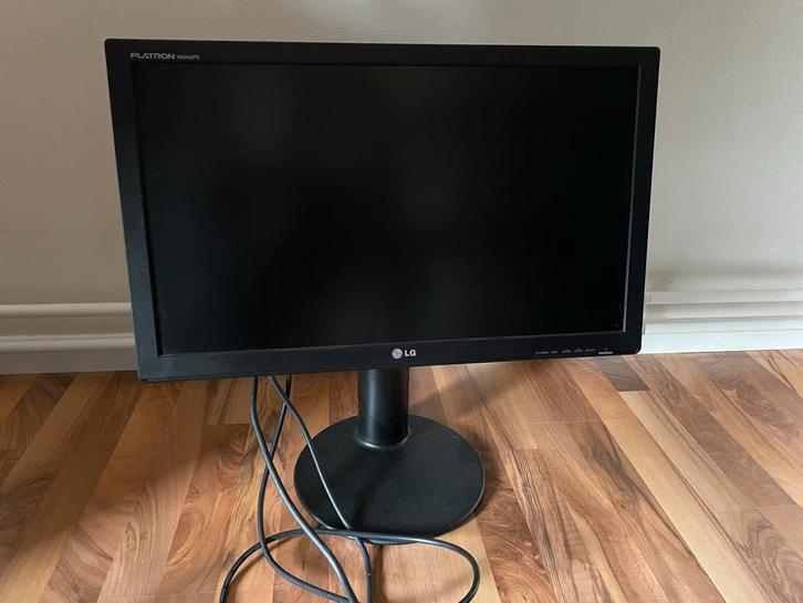 LG FLATRON W2442PE 24 inch Monitor, Computers en Software, Monitoren, Gebruikt, 60 Hz of minder, DVI, Gaming, Hoofdtelefoonaansluiting