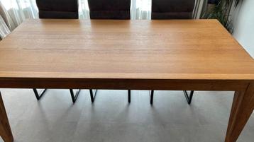 Eiken houten eettafel  beschikbaar voor biedingen