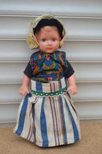 Wildebras klederdracht popje met originele kleding  NR 8698, Verzamelen, Poppen, Ophalen of Verzenden, Zo goed als nieuw, Pop