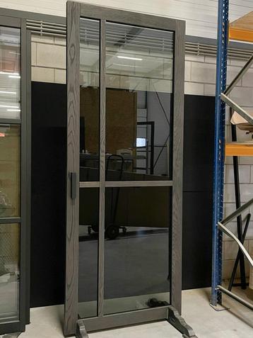 Donkergrijs eiken glasdeur beschikbaar voor biedingen